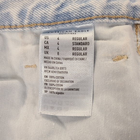 American Eagle Light Wash Mom Jean - Picture 3 of 5